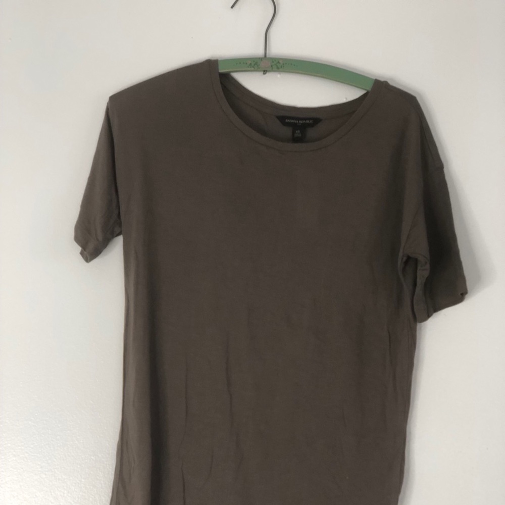 Never worn. New with tags. Banana republic top.